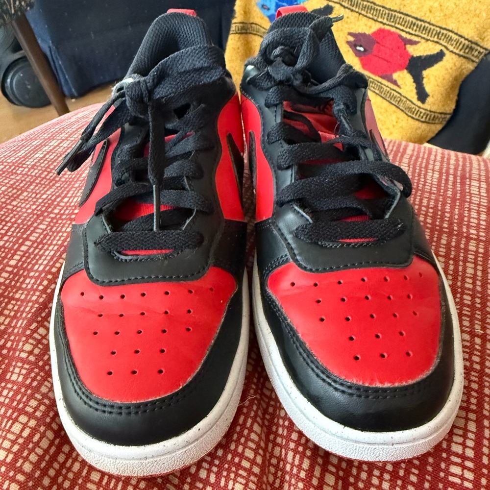 Red and black Boys Nike Dunks only worn 2-3x size 4y